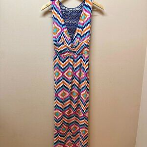 SUPER CUTE maxi dress with open/lacy back